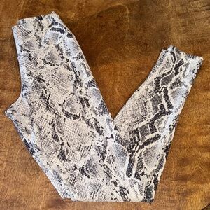 XS ALO workout pants